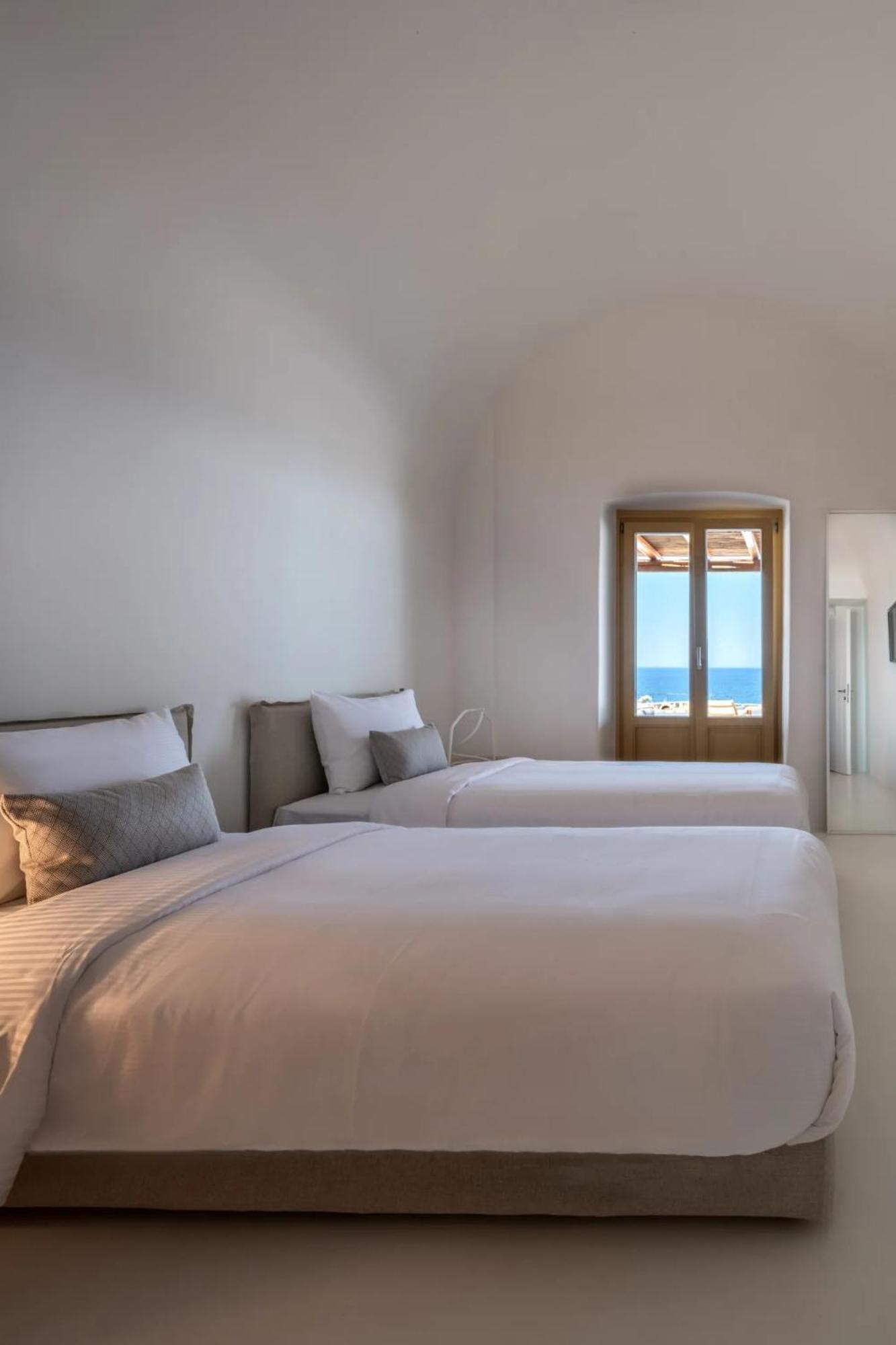 Colombos Beachfront Foinikiá Pokoj fotografie