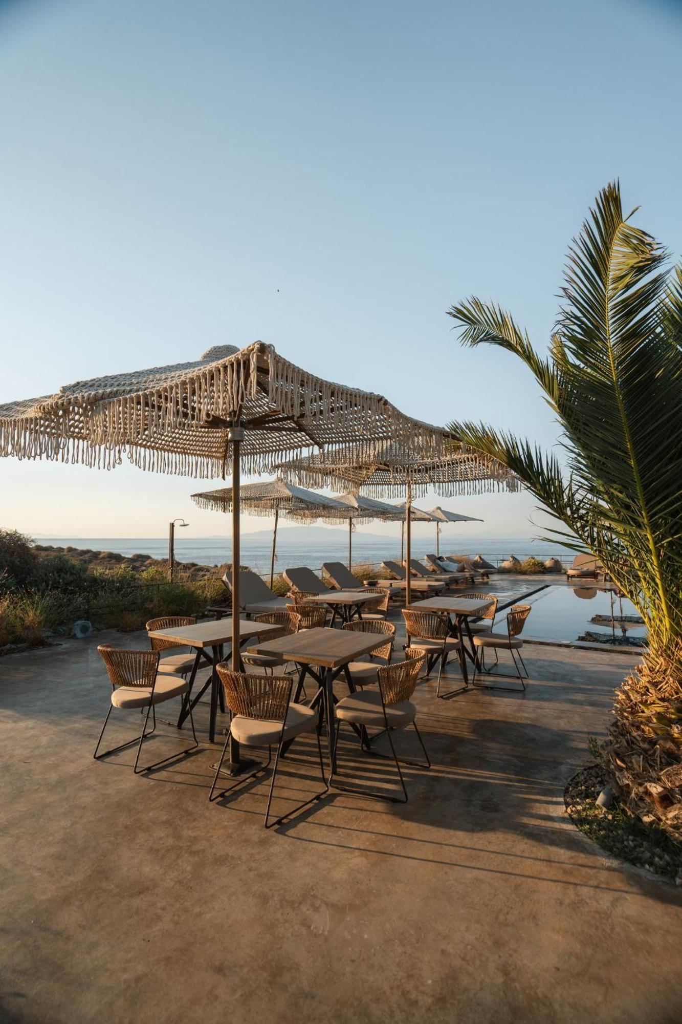 Colombos Beachfront Foinikiá Exteriér fotografie