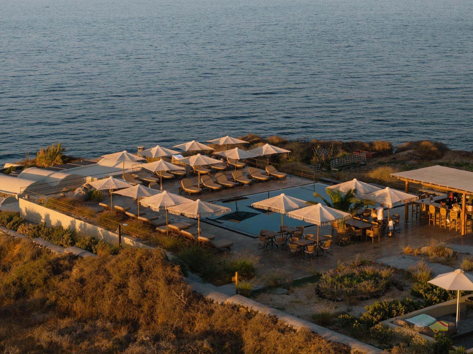 Colombos Beachfront Foinikiá Exteriér fotografie