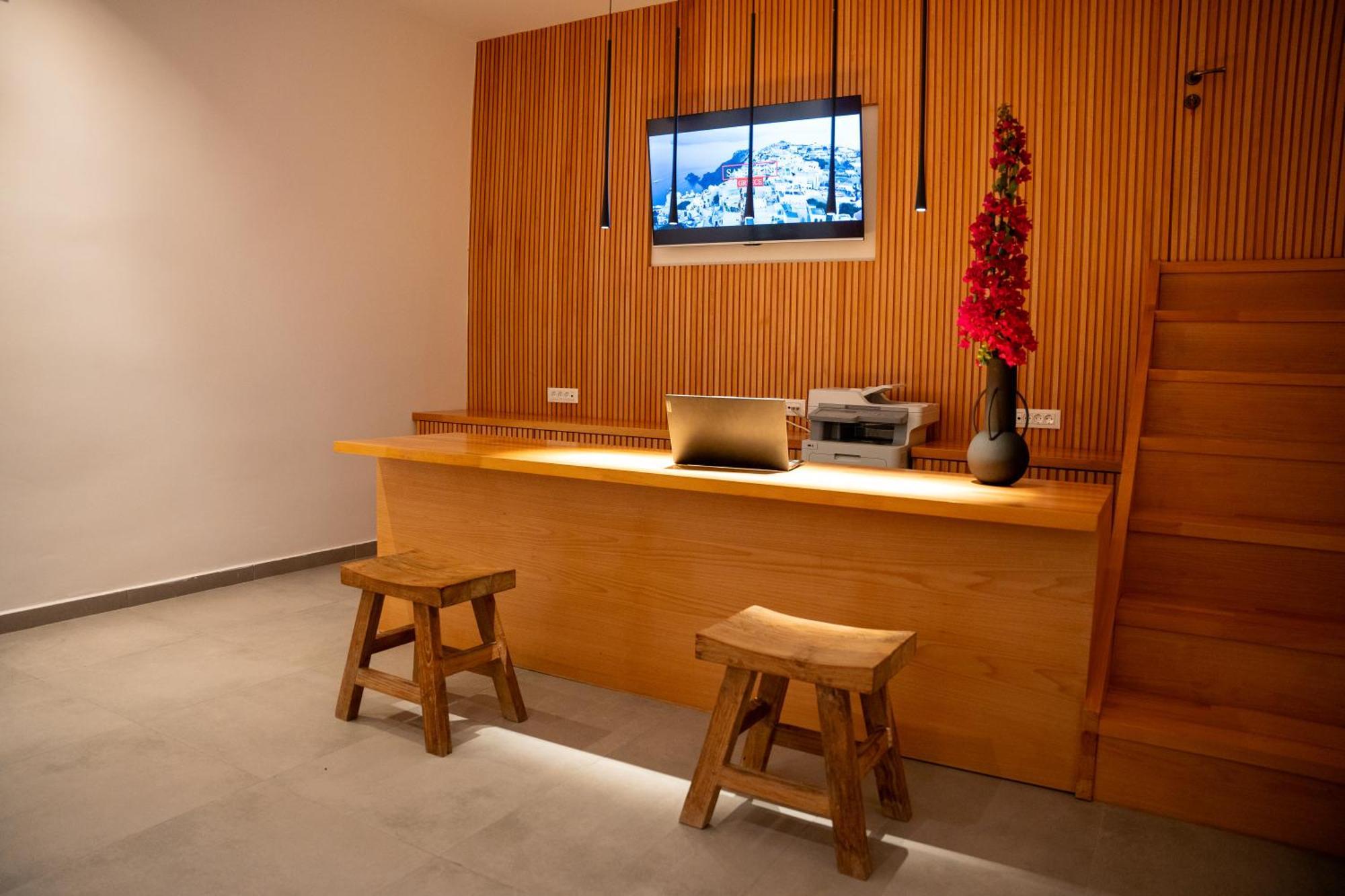 Colombos Beachfront Foinikiá Exteriér fotografie