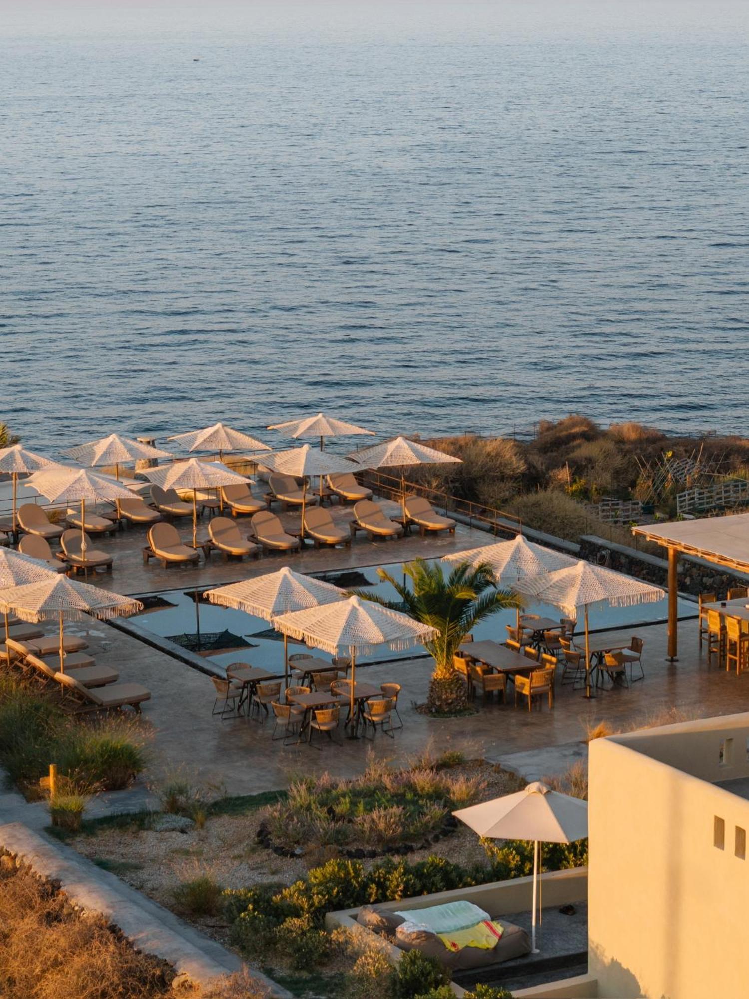 Colombos Beachfront Foinikiá Exteriér fotografie